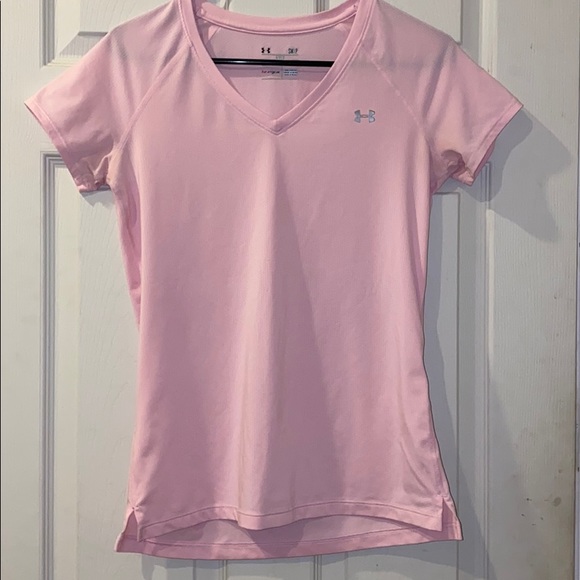 Under Armour Tops - UNDER ARMOUR HEATGEAR ATHLETIC TOP